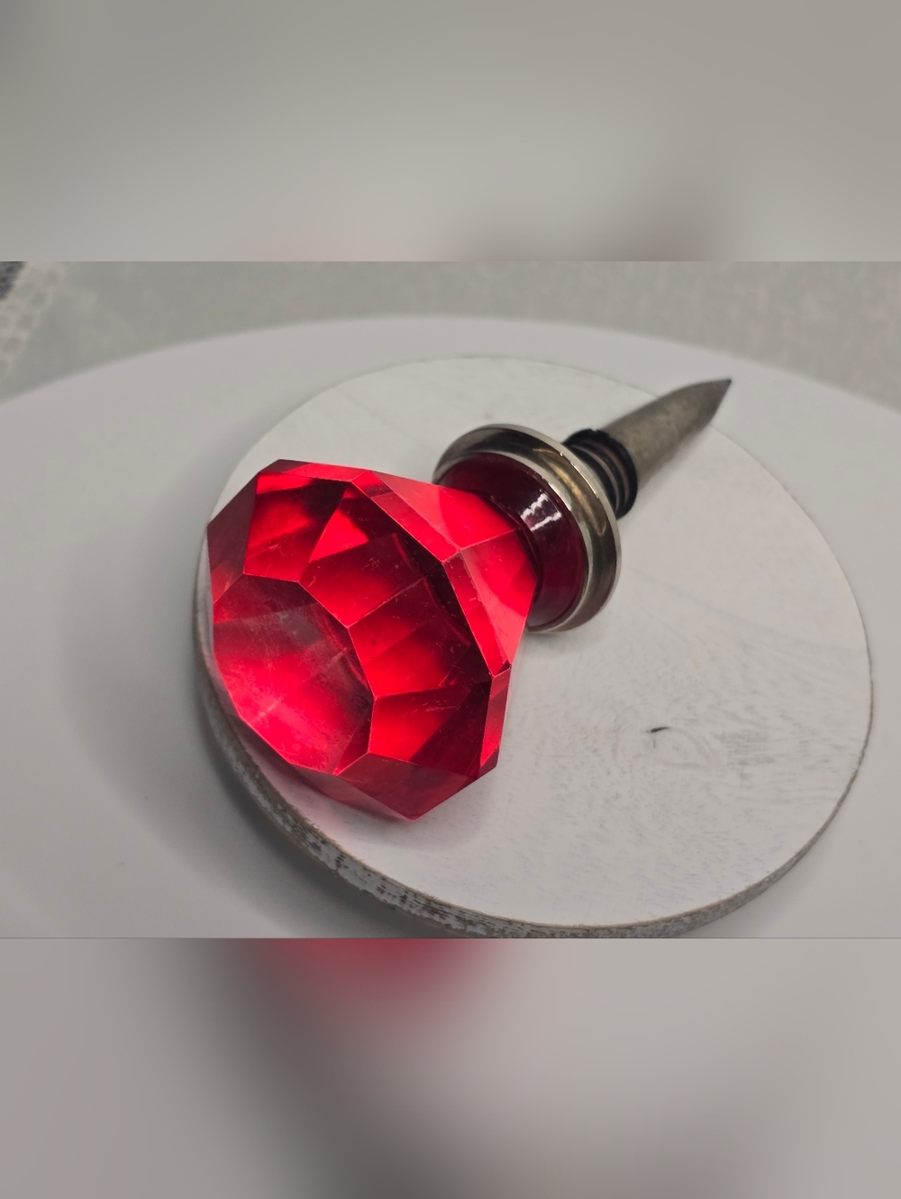 Ruby Red Faceted Glass Diamond Shape Wine Bottle Stopper  [ Read Details ]
